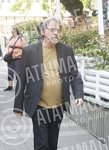 Promotion of the book by Zarko Lausevic Padre, idiot! was held at the Student Cultural Center.Promocija knjige Zarka Lausevica Padre, idiote! odrzana je u Studentskom kulturnom centru. 