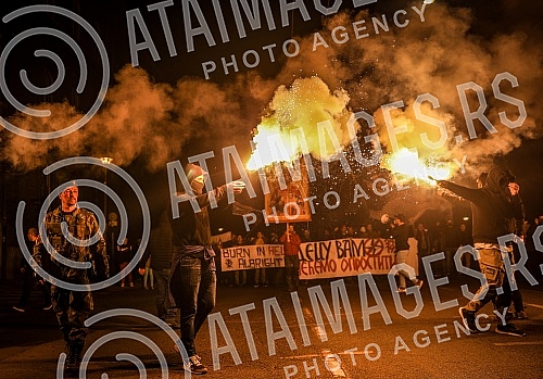 War veterans and People's Patrols organized a protest on the day of the beginning of the NATO aggression on our country, in front of the General Staff.Ratni veterani i Narodne patrole organizovali su protest na dan pocetka agresije NATO pakta na na