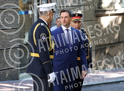 As part of the celebration of Interior Ministry Day and Police Day, a police delegation laid a wreath at the Cukur Fountain, which is of historical importance to the Serbian police, since it clashed with the Turkish army for the first time.
U sklop As part of the celebration of Interior Ministry Day and Police Day, a police delegation laid a wreath at the Cukur Fountain, which is of historical importance to the Serbian police, since it clashed with the Turkish army for the first time.
U sklop