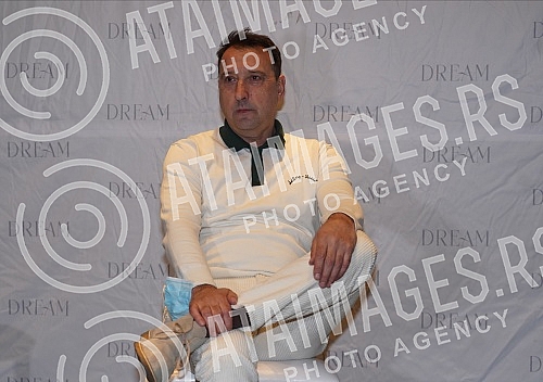 Hajrudin Hari Varesanovic - Hari Mata Hari announced at a press conference at The Dream event center a concert to be held on Saturday, December 11th.Hajrudin Hari Varesanovic -  Hari Mata Hari je na konferenciji za medije u event centru The Dream n