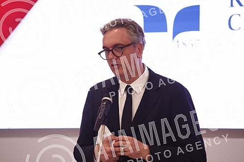 The Prime Minister of Montenegro, Dritan Abazovic, talked with the President of the Serbian Chamber of Commerce, Marko Cadez, and representatives of the Serbian business community about improving economic cooperation between the two countries and str