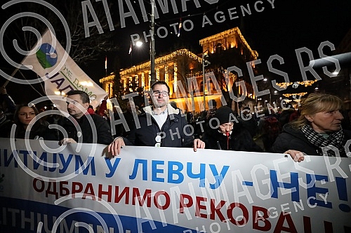 In front of the building of the Presidency, a protest initiative of the Start - Change and the Association of Environmental Organizations of Serbia with a request to permanently ban the exploration and exploitation of pine and lithium on the territor In front of the building of the Presidency, a protest initiative of the Start - Change and the Association of Environmental Organizations of Serbia with a request to permanently ban the exploration and exploitation of pine and lithium on the territor