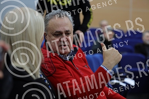 Organized by the Serbian movement Dveri in the hall of the Municipal Assembly of Stari grad, a panel discussion was held on the referendum LET'S NOT GIVE A CONSTITUTION!U organizaciji Srpskog pokreta Dveri u sali Skupstine opstine Stari grad odrzan