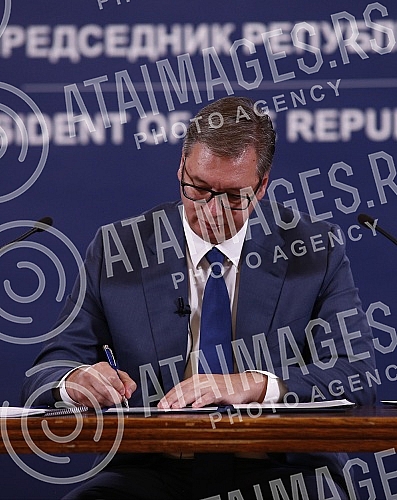 The President of Serbia, Aleksandar Vucic, held a press conference where he announced the name of the representative for the composition of the new Government and spoke about other topics - electricity, gas and Kosovo and Metohija.Predsednik Srbije 
