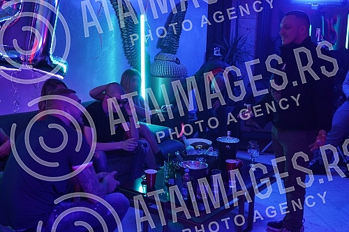 Nenad Marinkovic - Gastoz is directing a video for a new song by the Podgorica group 2L.Nenad Marinkovic - Gastoz rezira spot za novu pesmu podgoricke grupe 2L.