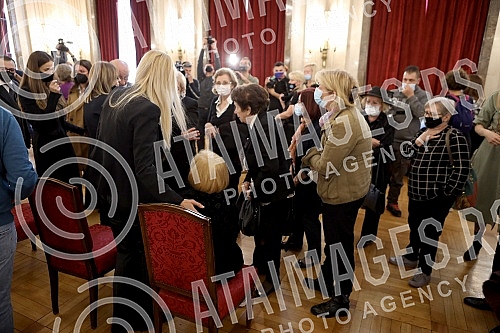 Commemoration on the occasion of the death of one of the greatest Serbian and Yugoslav singers of popular music, Djordje Marjanovic, was held in the Ceremonial Hall of the Belgrade City Assembly.Komemoracija povodom smrti jednog od najvecih srpskih