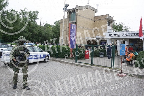 Units of the Serbian Army took over the security of the reception center in Adasevci, which is located on the Belgrade-Zagreb highway, in order to protect the safety of the citizens of Shida from migrants.