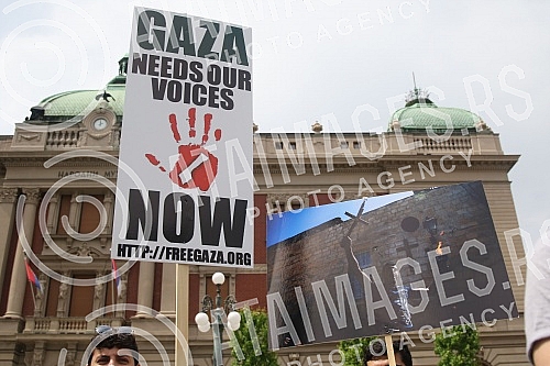 A rally in support of the Palestinian people in Jerusalem was held at the Monument to Prince Mikhail on Republic Square, organized by the Palestinian Diaspora in Serbia. Kod Spomenika knezu Mihailu, na Trg Republike odrzan skup podrske palestinskom