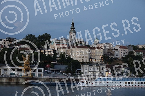 View of Belgrade and the coast by the river SavaPogled na Beograd i obalu sa reke Save