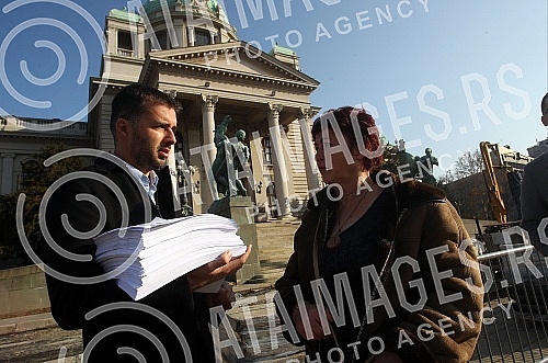 Submission of 68,000 signatures for withdrawal from the procedure of the Law on Referendum and People's Initiative.
Predaja 68.000 potpisa za povlacenje iz procedure Zakona o referendumu i narodnoj inicijativi. Submission of 68,000 signatures for withdrawal from the procedure of the Law on Referendum and People's Initiative.
Predaja 68.000 potpisa za povlacenje iz procedure Zakona o referendumu i narodnoj inicijativi.