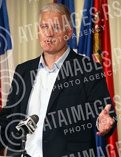 The coalition NADA (POKS, DSS and 19 citizens' associations) held a press conference on the occasion of the talks in Brussels.Koalicija NADA (POKS, DSS i 19 udruzenja gradjana) odrzala je konferenciju za novinare povodom razgovora u Briselu. 