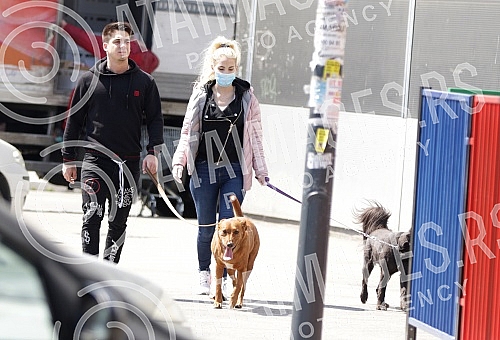 Singer Sara Reljic with brother Filip walking dogs (paparazzo).Pevacica Sara Reljic sa bratom Filipom seta kucice (paparaco).