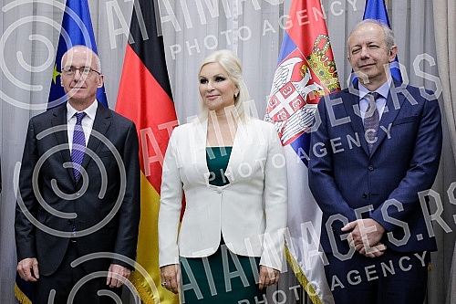 Deputy Prime Minister and Minister of Mining and Energy, Zorana Mihajlovic, signed an agreement on the construction of a new biomass heating plant in Majdanpek.Potpredsednica Vlade i ministarka rudarstva i energetike, Zorana Mihajlovic potpisala je