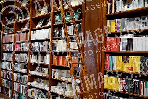 Press conference on the occasion of the opening of the renovated bookstore 