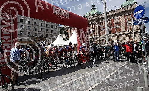 The 15th International Bicycle Race Belgrade - Banja Luka started from the Republic square.Sa Trga republike krenula je 15. Medjunarodna biciklisticka trka Beograd - Banjaluka.