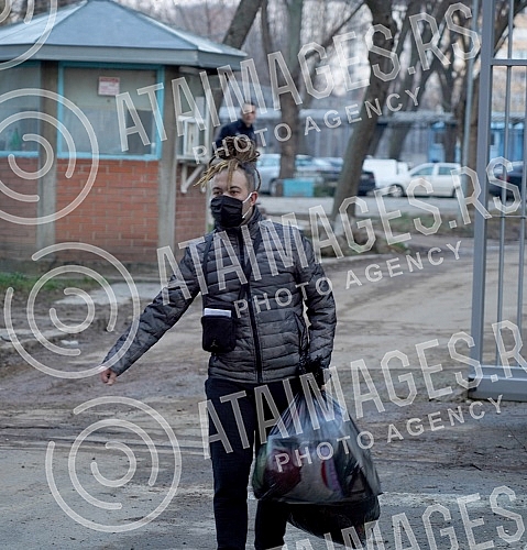 The First Basic Court in Belgrade today lifted the custody of rapper Stefan Djuric Rasta, in which he has been since October 3, 2020, after the police found drugs in his possession. Prvi osnovni sud u Beogradu ukinuo je danas pritvor reperu Stefanu