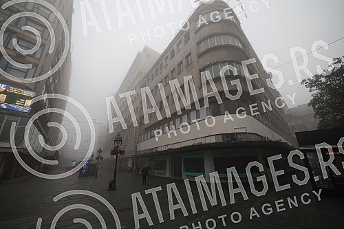 City pollution mixed with morning fog, Belgrade cityscape.Zagadjenje grada pomesano sa jutarnjom maglom, gradski pejzaz Beograda.
