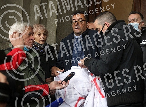 In front of the Belgrade City Assembly, the Movement for Reversal 