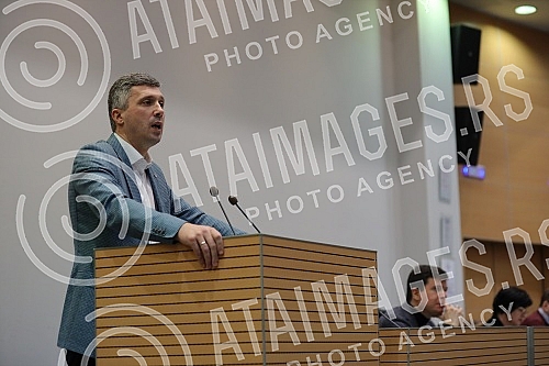 Organized by the Serbian movement Dveri in the hall of the Municipal Assembly of Stari grad, a panel discussion was held on the referendum LET'S NOT GIVE A CONSTITUTION!U organizaciji Srpskog pokreta Dveri u sali Skupstine opstine Stari grad odrzan