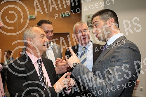 Sastanak predstavnika nacionalnih saveza sa Vanjom Udovicicem - mnistrom omladine i sporta povodom novog zakona o sportu drzana u sali skupstine Stari grad.