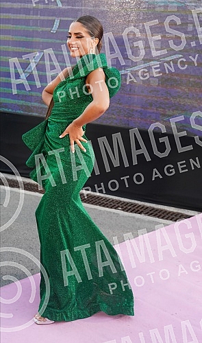 Superfinale of the fifth season of the reality program Zadruga, which is broadcast on Pink TV.
Superfinale pete sezone rijaliti programa Zadruga koji se emituje na televiziji Pink. Superfinale of the fifth season of the reality program Zadruga, which is broadcast on Pink TV.
Superfinale pete sezone rijaliti programa Zadruga koji se emituje na televiziji Pink.