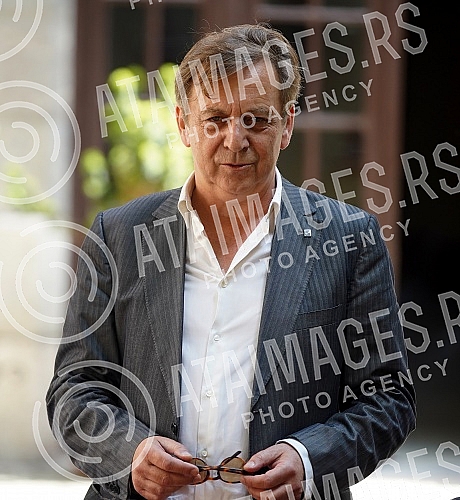 Press conference on the occasion of the opening of the summer theater stage THEATER (which will be located in the yard of the Captain Misina building - Rectorate of the University of Belgrade). Konferencija za medije povodom otvaranja letnje pozori