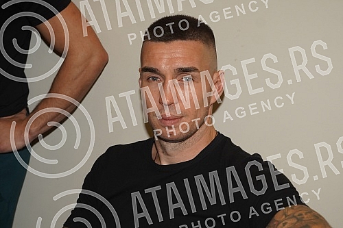 The measurement of fighters in front of the Memorial of prof. Dr. Miroslav Popovic.Merenje boraca pred Memorijal prof. dr Miroslav Popovic.