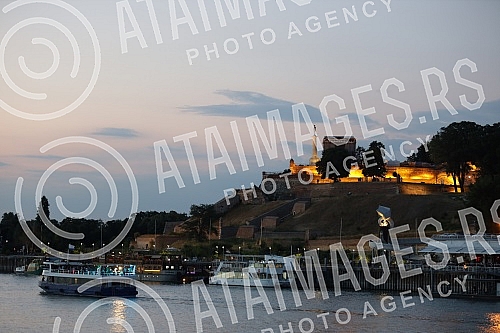 View of Belgrade and the coast by the river SavaPogled na Beograd i obalu sa reke Save