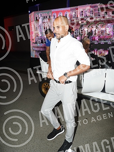 The superfinal of the fourth season of the reality show Zadruga, which is broadcast on Pink television.Superfinale cetvrte sezone rijaliti programa Zadruga koji se emituje na televiziji Pink.