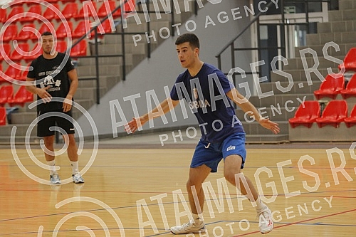 The handball players of Crvena zvezda Grundfos are preparing in Ub, where in the coming days they will play a friendly match against the hosts Ub.Rukometasi Crvene zvezde Grundfos su na pripremama u Ubu, gde ce u narednim danima odigrati jednu prij