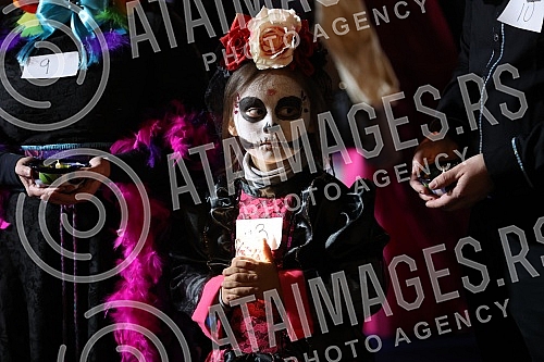 The Embassy of Mexico in Serbia and the Cervantes Institute in Belgrade mark the famous Mexican holiday Day of the Dead with a big celebration and presentation of the traditional altar of the dead.Ambasada Meksika u Srbiji i Institut Servantes u Be