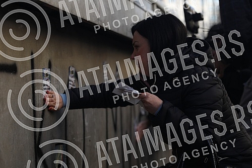 Natasa Kandic and Women in Black pasted graffiti dedicated to Ratko Mladic on the building of the Youth Center.Natasa Kandic i Zene u crnom prelepile su grafit posvecen Ratku Mladicu na zgradi Doma omladine.