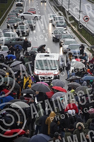 Blockade of traffic on the highway near the Sava Center with a request to ban the work of Rio Tinto in Serbia.Blokada saobracaja na auto-putua kod Sava centra sa zahtevom za zabranu rada Rio Tinta u Srbiji.