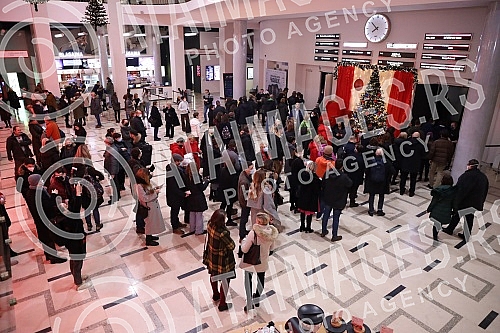 Organized by the Center of Belgrade Festivals (CEBEF) in the Kombank Hall was held a concert 