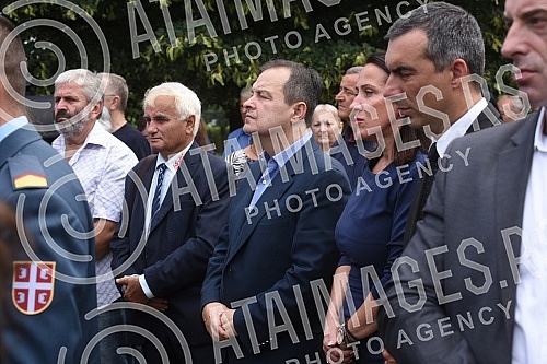 The Vice President of the National Assembly, retired Major General Bozidar Delic, was buried at Orlovaca cemetery.Potpredsednik Narodne skupstine, general-majora u penziji Bozidar Delic sahranjen je na grolju Orlovaca.