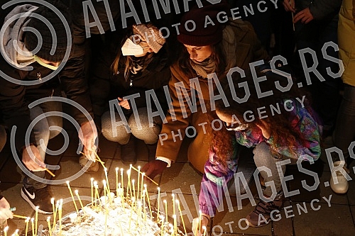  Protest for safe air no.4 started in Terazije, organized by a group of citizens of the Eco Guard, and after the address of the speakers, a walk to the Government of Serbia was announced.Na Terazijama je poceo protest Protest za bezopasan vazduh no