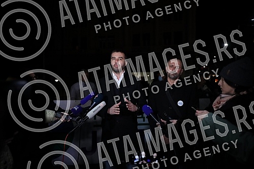 In front of the Presidency of Serbia, despite the ban on the gathering, several hundred citizens gathered at a protest organized by the organization Kreni - Promeni, demanding a ban on the extraction of pine and lithium.Ispred Predsednistva Srbije,