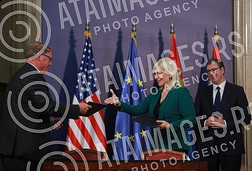 The President of Serbia, Aleksandar Vucic, met with the representatives of UGT Renewables LLC.Predsednik Srbije Aleksandar Vucic sastao se sa predstavnicima kompanije UGT Renewables LLC.