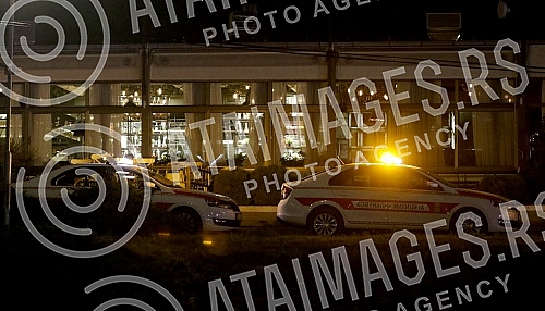 The arrival of communal police (militia) on Belgrade rafts in order to control the implementation of measures in the fight against the corona.Dolazak komunalne policije (milicije) na beogradske splavove kako bi kontrolisali sprovodjenje mera u borbi