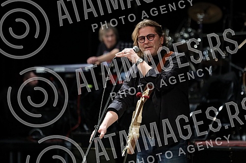 A concert in honor of the legendary drummer Dragoljub Djuricic, the man with the biggest smile on the domestic music scene, was held at the Atelier 212 theater.Koncert u cast legendarnog bubnjara Dragoljuba Djuricica, coveka sa najvecim osmehom na 