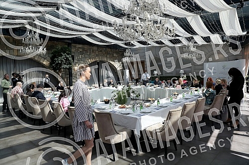 The Ministry of education, science and technological development presented a project of inclusive preschool education at the working breakfast. Ministarstvo prosvete, nauke i tehnoloskog razvoja predstavilo je na radnom dorucku projekat inkluzivnog