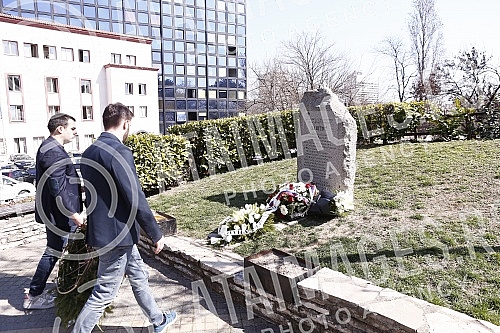 Members of New Party and 1 in 5 million laid wreaths at the 