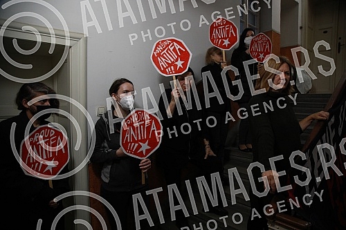 In the premises of Women in Black, a joint cleaning of hate graffiti was organized by representatives of several civil society organizations.U prostorijama Zena u crnom  organizovano je zajednicko ciscenje grafita mrznje od predstavnika vise organi