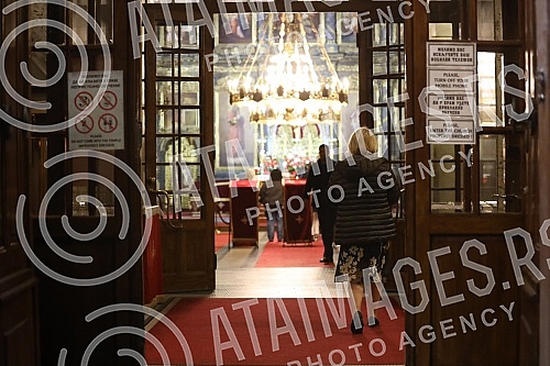 Worship during the Passion Week in the Cathedral Church of St. Archangel Michael on Good Friday - morning with the singing of articles and a procession around the temple.Bogosluzenje tokom Stradalne sedmice u Sabornoj crkvi  Sv. Arhangela Mihaila n
