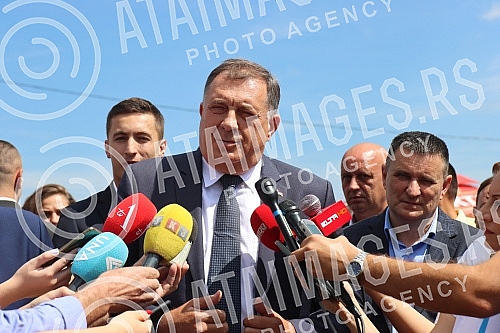 This year's Kocic Choir began on August 26 in Banja Luka, and ended today in the writer's hometown of Stricici in Manjaca, where a formal academy was held and the presentation of the Kocic Award.Ovogodisnji Kocicev zbor poceo je 26. avgusta u Banjo