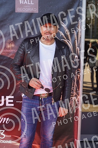 In front of Hall 5 of the Belgrade Fair, a media conference was held where the spectacular reception of 2023 with Aco Pejovic was announced.Ispred hale 5 Beogradskog sajma odrzana je konferencija za medije na kojoj je najavljen spektakularni docek 