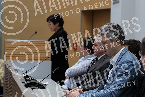 Organized by the Serbian movement Dveri in the hall of the Municipal Assembly of Stari grad, a panel discussion was held on the referendum LET'S NOT GIVE A CONSTITUTION!U organizaciji Srpskog pokreta Dveri u sali Skupstine opstine Stari grad odrzan