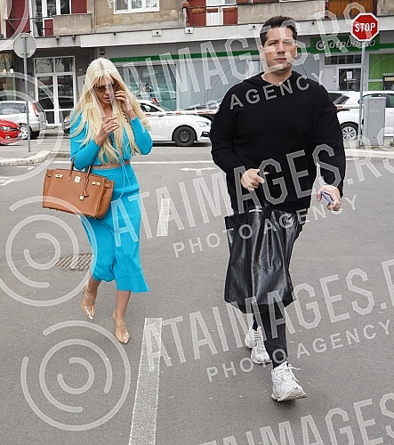 Singer Jelena Karleusa has arrived at the First Basic Public Prosecutor's Office in Belgrade, where she is to be questioned as a citizen on the occasion of her report on Christmas Day, January 7, that her footballer husband Dusko Tosic was violent to