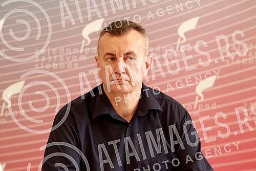 A press conference on the Lustration Law was held in the premises of the Free Citizens' Movement.U prostorijama Pokreta slobodnih gradjana odrzana konferencija za novinare o Zakonu o lustraciji. 