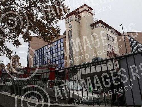 An accident occurred in front of the RTS building this morning when a welding bottle exploded, two workers were injured and one lost his life.Ispred zgrade RTS-a jutros se dogodila nesreca kada je boca za varenje eksplodirala, dva radnika su povred